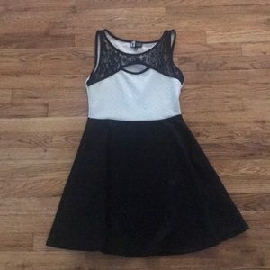 Vibe sportswear dress with black lace